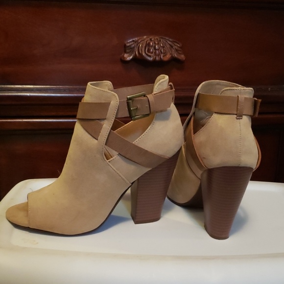 heels - Picture 1 of 3